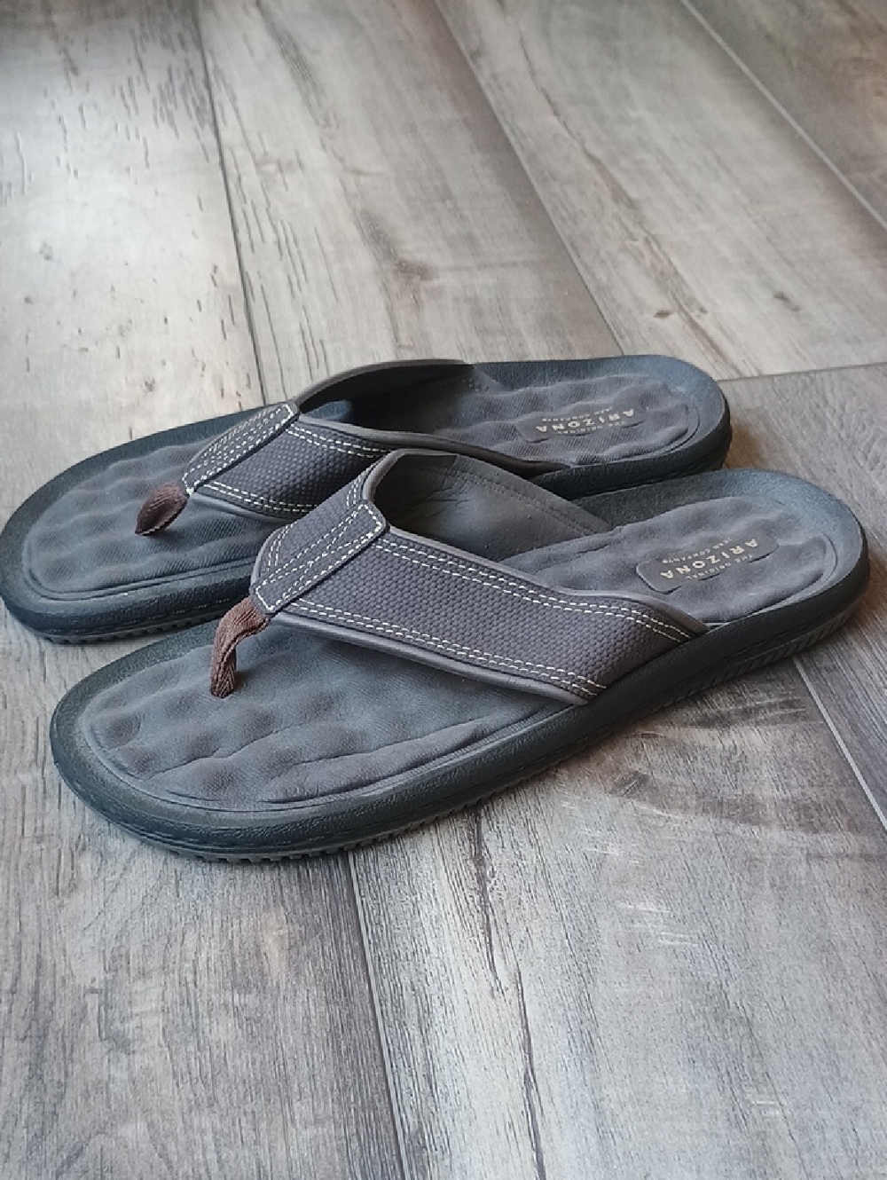 Arizona Jean Company Men’s Dark Gray and Brown Flip-Flop Sandals